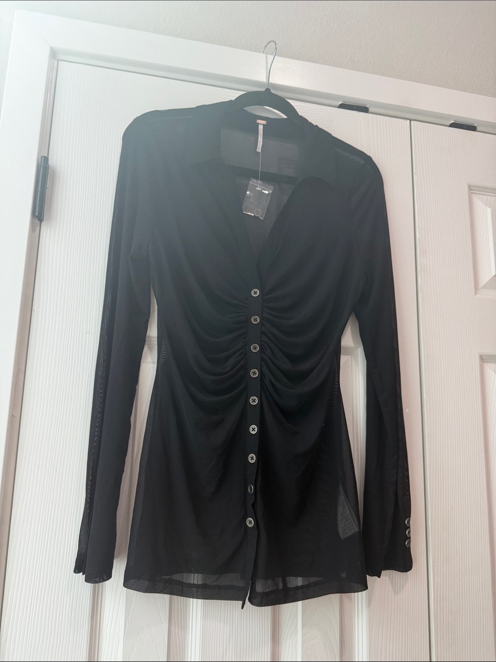 NWOT Free People Black Ruched Button-Front Women’s Top Medium - Picture 3 of 6